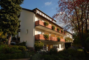 Гостиница Hotel Schaumburg  Бад-Пирмонт